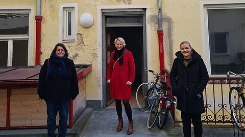 Von links: Barbara Bergau (Bellevue), Bürgermeisterin Katrin Habenschaden und Clara Nitsche (Die Grünen-Rosa Liste).
