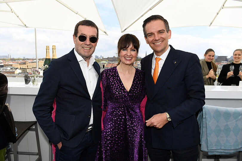 Willi Bonke, Dr. Sonja Lechner und Dominik Reiner (Generalmanager Hotel Mandarin Oriental München)
