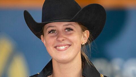 Für Gina Schumacher liegt das Glück dieser Erde sichtlich auf dem Rücken der Pferde: Auch als frischgebackene Mutter ist die Westernreiterin aktiv.
