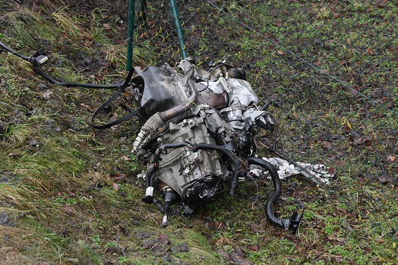 Im Landkreis Altöttingen kam es am Samstagvormittag zu einem schweren Zusammenstoß dreier Fahrzeuge. Die Bilder vom Unfallort.