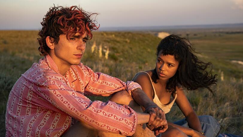 Timothée Chalamet (links) und Taylor Russell als Außenseiterpaar auf ihrem USA-Roadtripp.