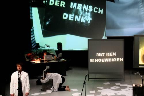 Szene aus "dead OR alive".