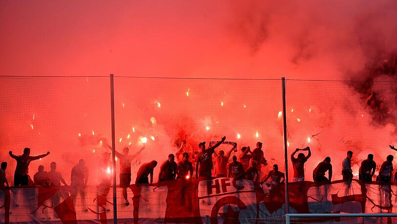 Die berühmt-berüchtigten Ultras des Hallescher FC. Die berühmt-berüchtigten Ultras des Hallescher FC.