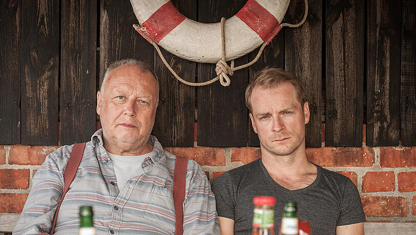 Mord in Aschberg: Gerhard Mühlfellner (Thomas Thieme, li.) und Finn Zehender (Hinnerk Schönemann) Mord in Aschberg: Gerhard Mühlfellner (Thomas Thieme, li.) und Finn Zehender (Hinnerk Schönemann)
