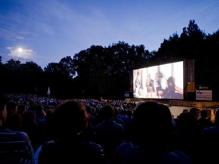 Das Freiluftkino im Berliner Friedrichshain.