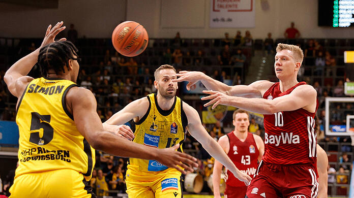 Mit 14 Punkten Bayerns bester Scorer: Ognjen Jaramaz (r.).