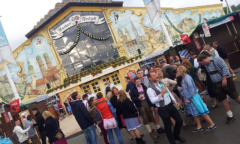 Hier gibt's die ersten Bilder vom Wiesn-Auftakt. Alles wartet auf den Anstich.