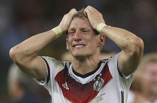 Gezeichnet vom Fight - Bastian Schweinsteiger.