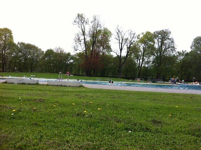 Noch nicht viel los war am Nachmittag des 1. Mai hier im Schyrenbad.