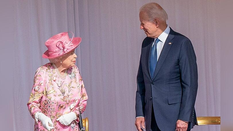 Die Queen mit US-Präsident Joe Biden 2021 in England.