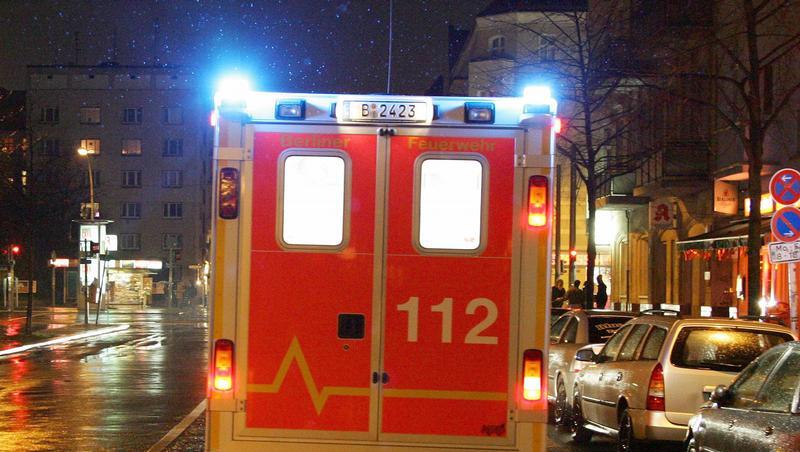 Schuld war die tückische überfrierende Nässe: Eine 26 Jahre alte Autofahrerin ist am Dienstag bei einem Unfall in Bad Wörishofen lebensgefährlich verletzt worden.