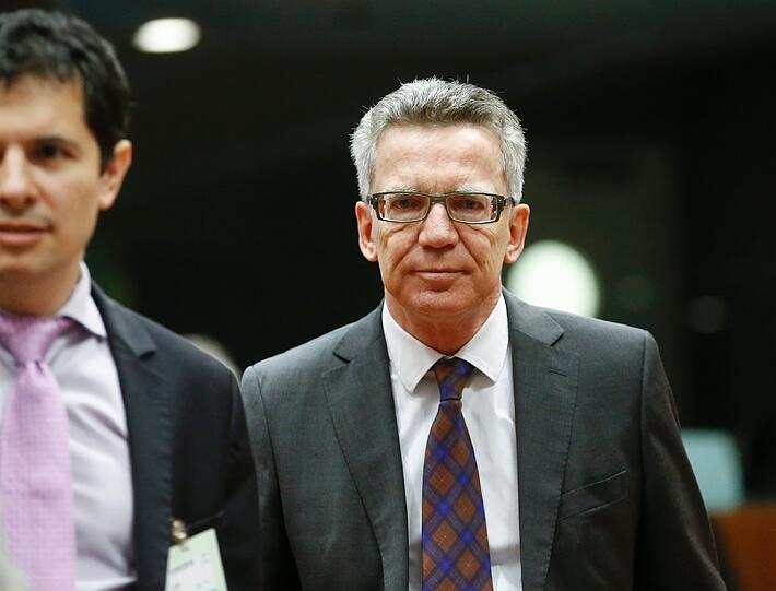 Nur 38 Prozent der Wahlberechtigten sind mit der Arbeit von Bundesinnenminister Thomas de Maiziere (CDU) zufrieden. Im April waren es noch 53 Prozent.