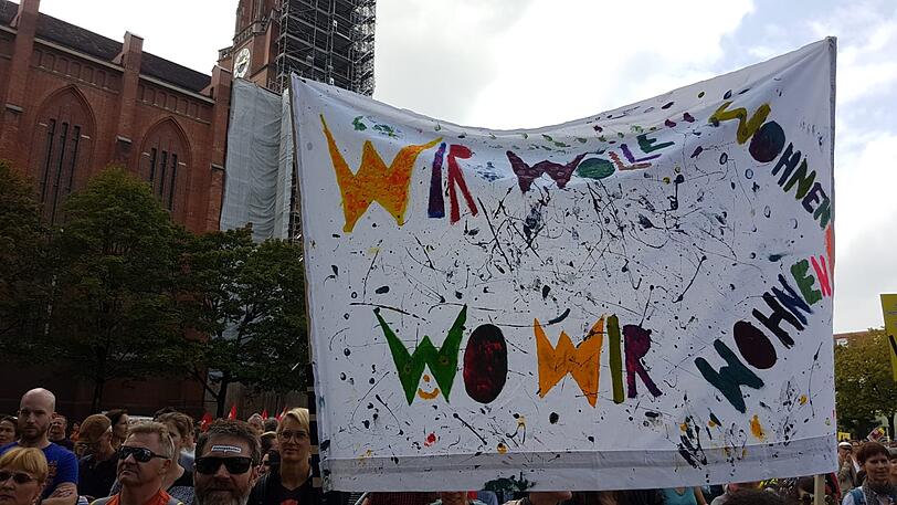 Motto: ausspekuliert! Am Samstag kamen um die 10.000 Menschen zur großen Demo gegen Spekulanten, Mietwahnsinn und für mehr Mieterschutz nach München.