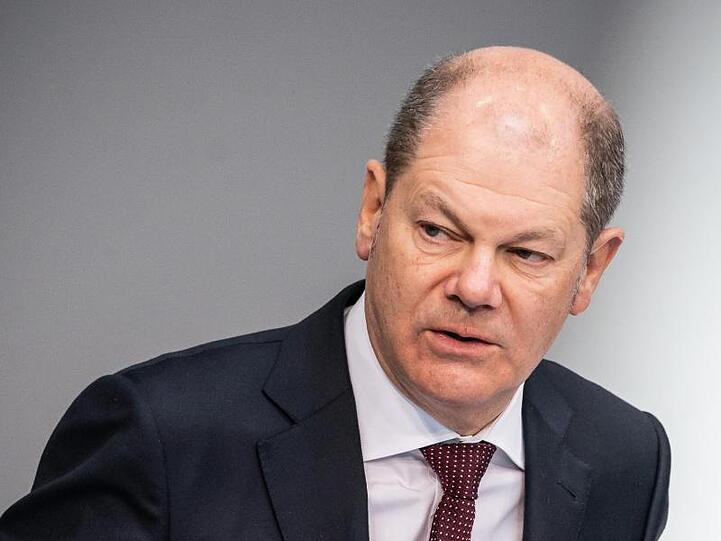 Bonuszahlungen in der Corona-Krise sollen laut Finanzminister Olaf Scholz (SPD) bis 1500 Euro steuerfrei ausgezahlt werden können.