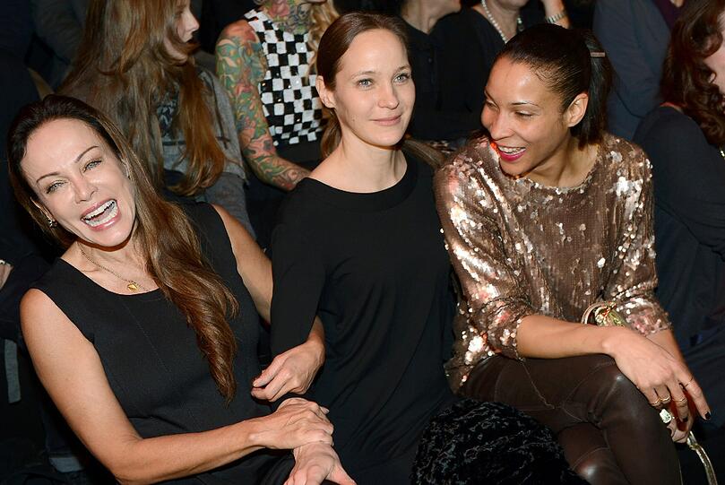 Sonja Kirchberger, Jeanette Hain und Annabelle Mandeng (r) kommen in der Front Row von Minx.