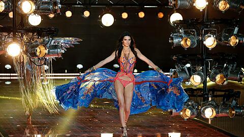 Kendall Jenner bei der "Victoria's Secret Fashion Show" 2015