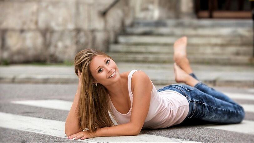 Michaela (24)