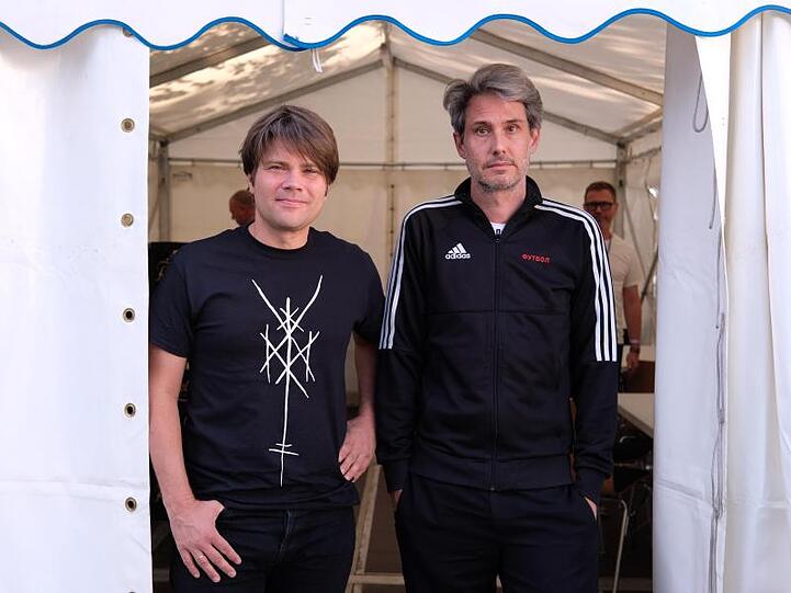 Jan Müller und Dirk von Lotzow von Tocotronic vor ihrem Konzert bei &bdquo;Kosmos Chemnitz - Wir bleiben mehr&ldquo;.