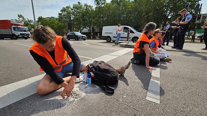 Die Klimaschutzgruppe "Letzte Generation" blockierte zuletzt mehrere Straßen und Flughäfen in ganz Deutschland.