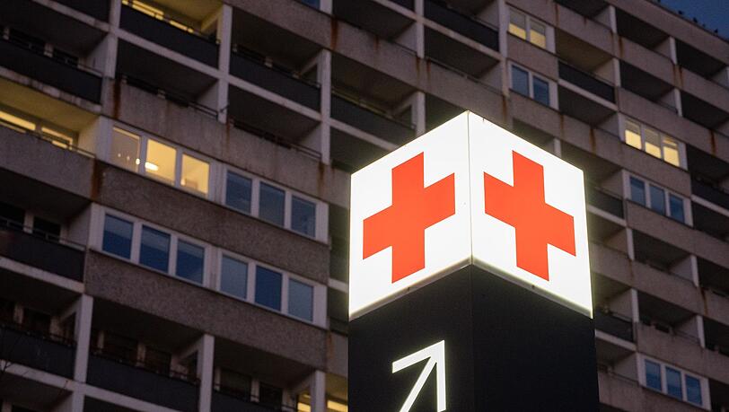 Das Mädchen musste im Krankenhaus notoperiert werden. (Symbolbild)