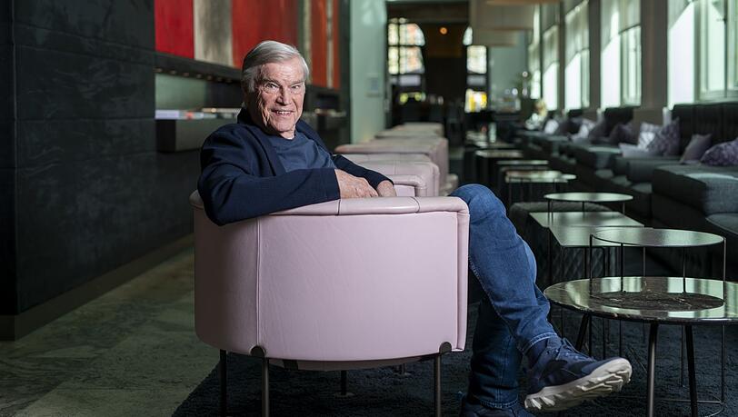 Jochen Busse lebt nach eigener Aussage "vergn&uuml;glich und entspannt" - auch ohne Liebesbeziehung. Am 28. Januar wird der Schauspieler 85 Jahre alt.