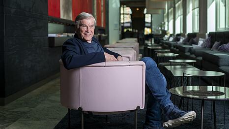 Jochen Busse lebt nach eigener Aussage "vergn&uuml;glich und entspannt" - auch ohne Liebesbeziehung. Am 28. Januar wird der Schauspieler 85 Jahre alt.