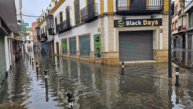 In der Stadt Algeciras setzte das Sturmtief "Adam" viele Stra&szlig;en unter Wasser.