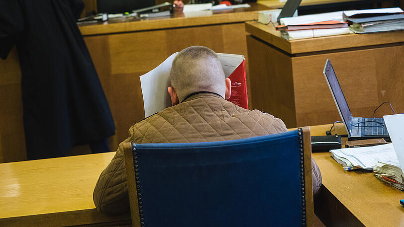 Der Angeklagte Alexander S. vor Gericht: Er hatte den Youtuber "Drachenlord" geswattet. Er wurde wegen Internetkriminalität verurteilt.