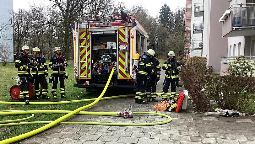 Weil das Feuer einen Sicherungskasten besch&auml;digte, sind mehrere Wohnungen erst einmal ohne Strom.
