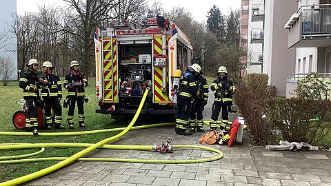 Weil das Feuer einen Sicherungskasten besch&auml;digte, sind mehrere Wohnungen erst einmal ohne Strom.