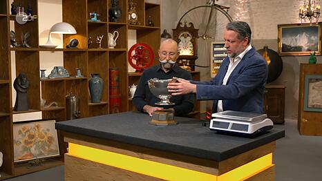"Das ist aber mal sehr sch&ouml;n!", begeisterte sich Horst Lichter (lichts) f&uuml;r einen Pokal, der am Dienstag bei "Bares f&uuml;r Rares" angeboten wurde.