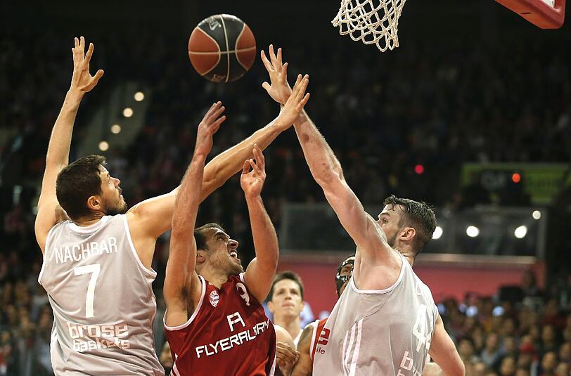 Gleich zum zweiten Spieltag gibt es das Kräftemessen der BBL-Riesen: FC Bayern gegen Brose Baskets Bamberg.
