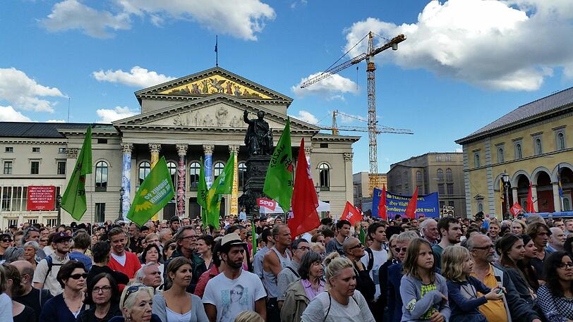Tausende demonstrieren am Montag gegen die Asylpolitik der bayerischen Staatsregierung.