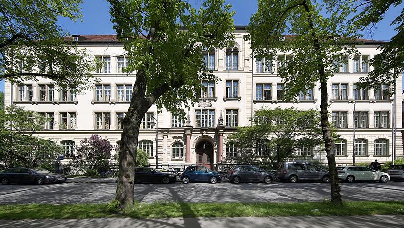 Stattlicher Bau: die Mittelschule an der Wittelsbacherstraße von 1888.