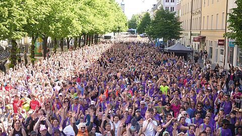 Deutlich über 10.000 Menschen sind beim Benefizlauf um die Münchner Altstadt mitgelaufen.