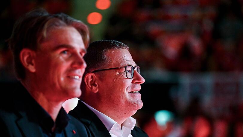 Bayerns Sportdirektor Christoph Freund (l) und Sportvorstand Max Eberl durften sich über viel Beifall freuen. Bayerns Sportdirektor Christoph Freund (l) und Sportvorstand Max Eberl durften sich über viel Beifall freuen.
