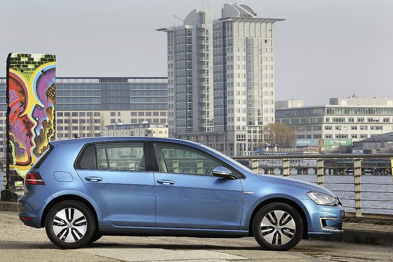Optisch kaum ein Unterschied: Der E-Golf ist von seinem Bruder mit herkömmlichem Antrieb nur an wenigen Details zu erkennen.