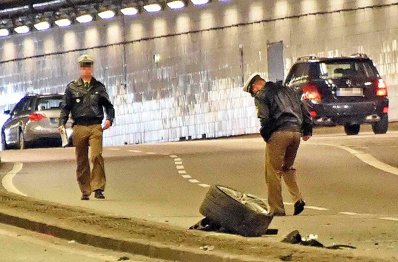 Die Polizei sicherte die Unfallstelle. Dadurch kam es im Bereich des Altstadtringtunnels zu starken Verzögerungen.