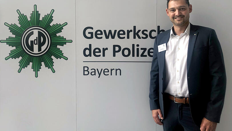 Florian Leitner aus Erding wurde im Juni 2023 zum neuen Vorsitzenden der Gewerkschaft der Polizei (GdP) in Bayern gewählt. Florian Leitner aus Erding wurde im Juni 2023 zum neuen Vorsitzenden der Gewerkschaft der Polizei (GdP) in Bayern gewählt.