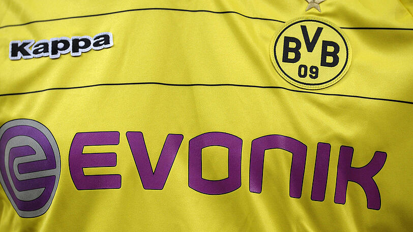 ... ist es beim BVB ungefähr die Hälfte. Also insgesamt 84.7 Millionen Euro.