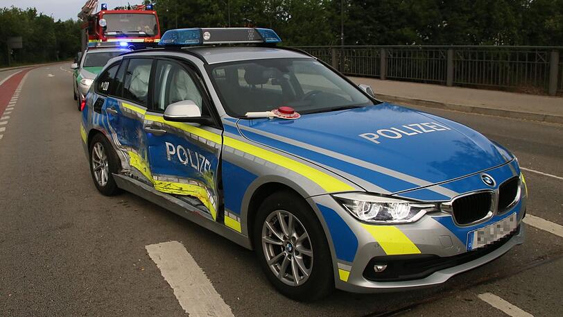 Der Polizeiwagen nach dem Unfall.