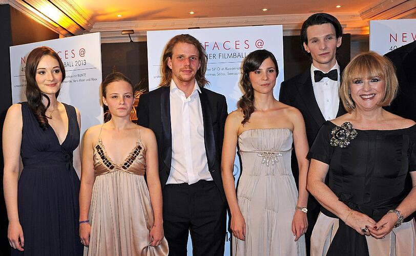 "Bunte"-Chefin Patricia Riekel (r.) mit den "New Faces"-Finalisten Maria Ehrich, Jasna Fritzi Bauer, Tim Fehlbaum, Alyn Tezel, Sabin Tambrea.