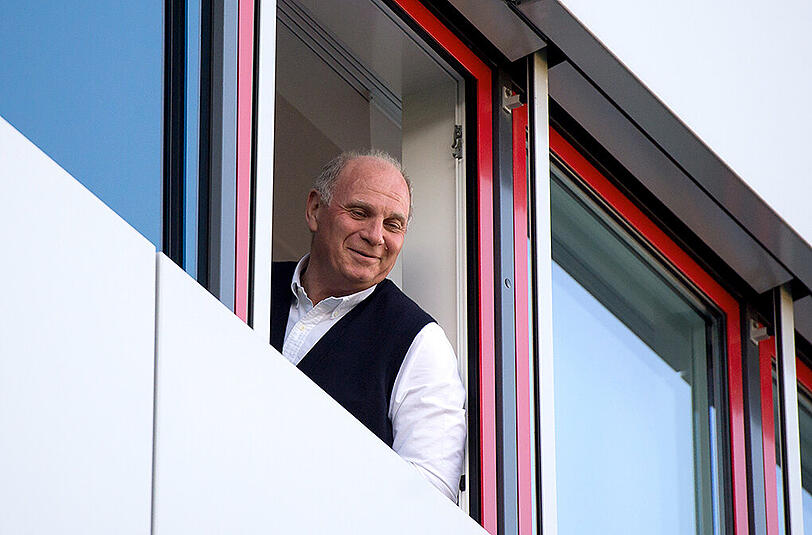 Uli Hoeneß an der Säbener Straße. Nach seiner vorzeitigen Haftentlassung könnte er noch 2016 wieder an die Spitze des FC Bayern zurückkehren.