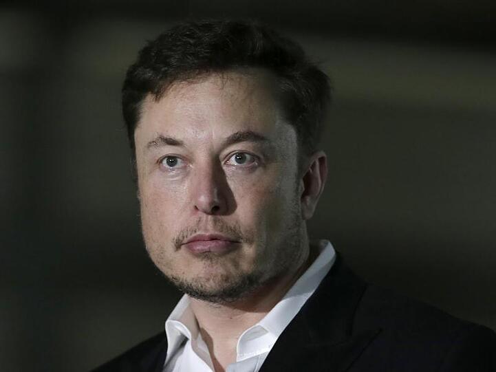 Tesla-Chef Elon Musk hat seinem Elektroautokonzern mit der Aussicht auf neue Rekordzahlen kräftig Auftrieb an der Börse gegeben.