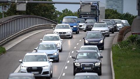 Deutsche Autofahrer sind immer häufiger mit Automatikgetriebe unterwegs.