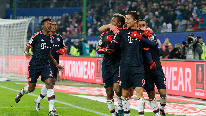 Der FC Bayern feiert einen erfolgreichen Rückrundenstart und besiegt den Hamburger SV mit 2:1. Der FC Bayern feiert einen erfolgreichen Rückrundenstart und besiegt den Hamburger SV mit 2:1.