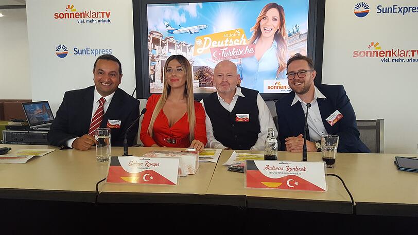 60 Jahre deutsch-türkische Freundschaft bei Sonnenklar TV und Sun Express: Ali Büyüksungur (l.), Gülcan Kamps, Andreas Lambeck und Peter Glade (r.).