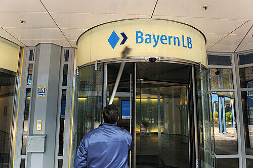 Bei der BayernLB wird geputzt.