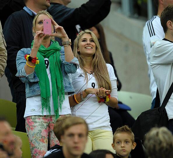 Sandra Schönig, Freundin von André Schürrle - der gegen Griechenland erstmals in der Startelf steht.