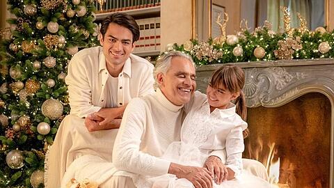 Matteo und Virginia standen mit ihrem Vater Andrea Bocelli im Tonstudio.
